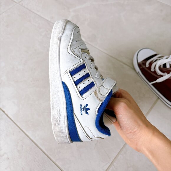 SMALL KIDS SIZE 10 CONVERSE AND ADIDAS, PRICE FOR BOTH - Picture 10 of 10